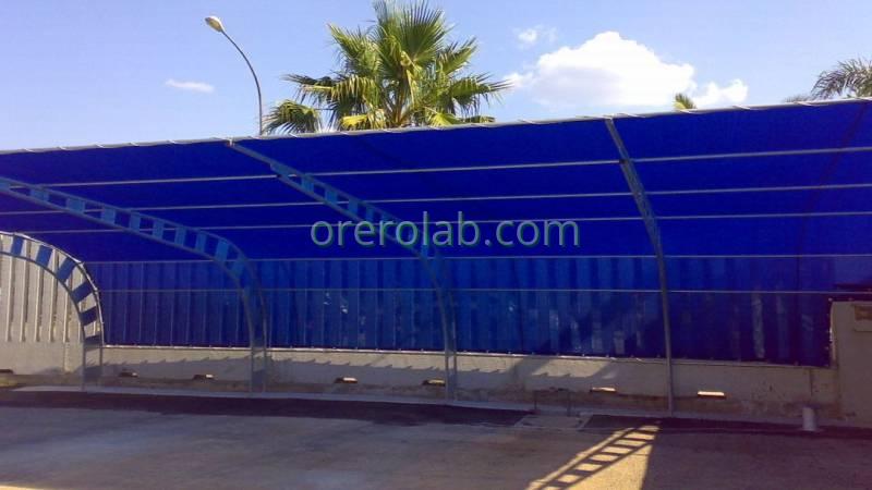 Parcheggi auto coperti in rete ombreggiante o PVC oscurante